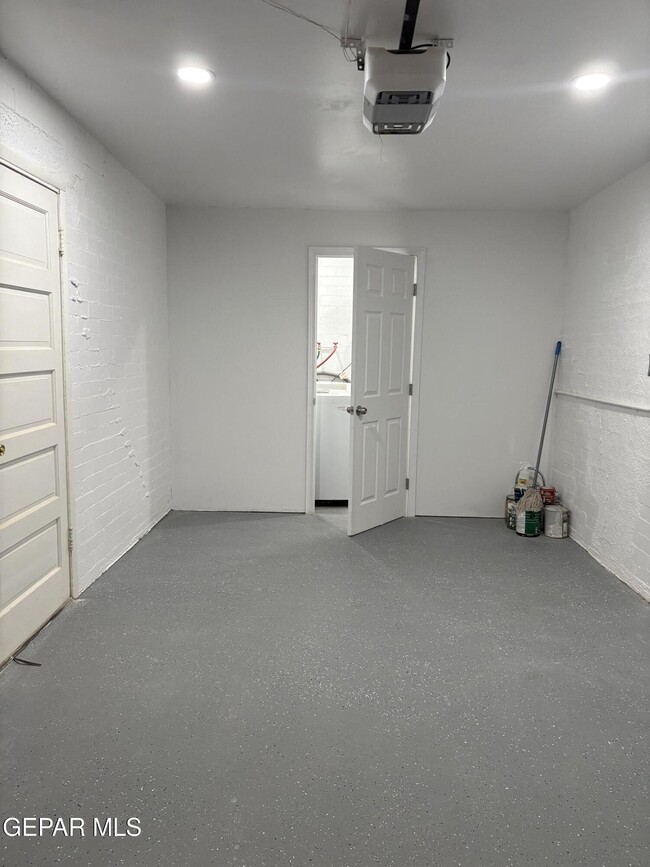 Building Photo - 4628 Clifton Ave