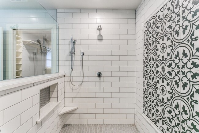 Building Photo - 4 bedroom with pool in Colleyville