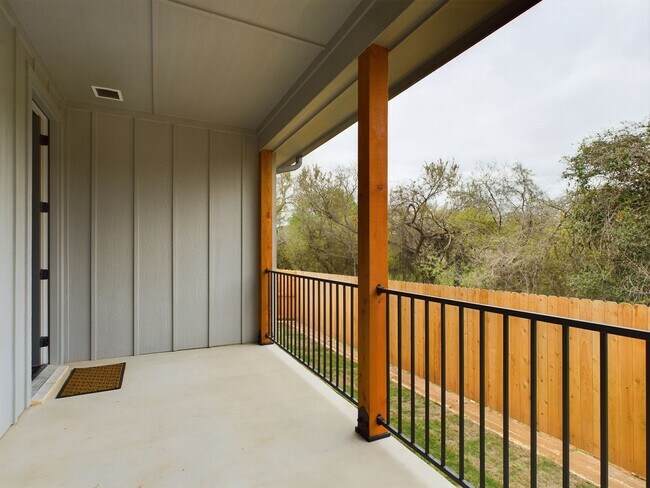 Building Photo - Charming 3-Bedroom Home with Updated Kitchen and Dual-Sink Primary Bath