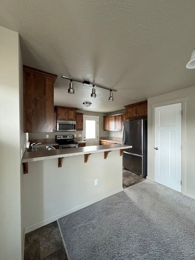 Building Photo - Pet Friendly Charming Remodeled 2 Bedroom ...