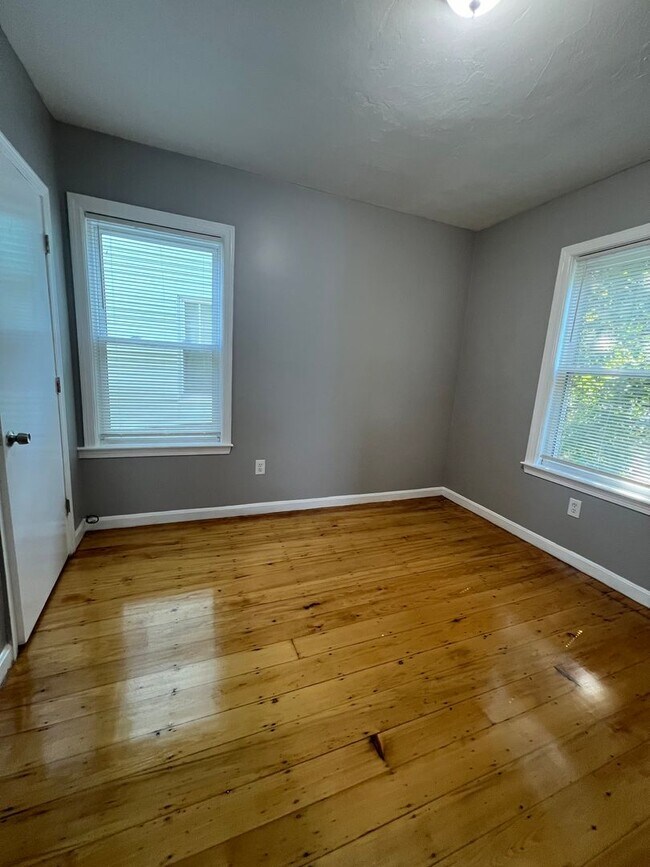 Building Photo - 94 Armandine St