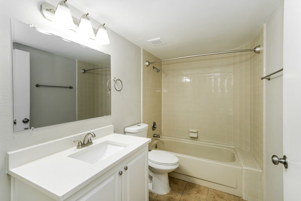 Building Photo - 8046 Hathaway Dr