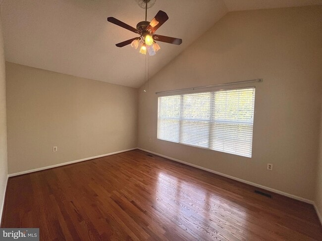 Building Photo - 407 Deerpath Ave SW