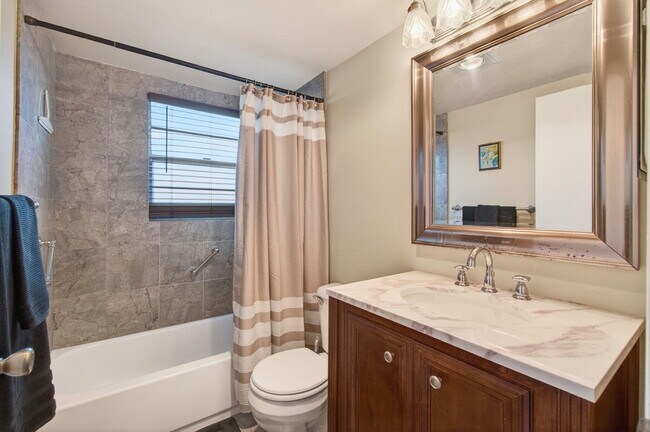 Building Photo - 33 Fanshaw A