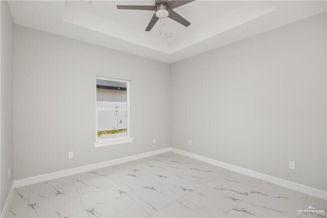 Building Photo - 13 Fairway Dr