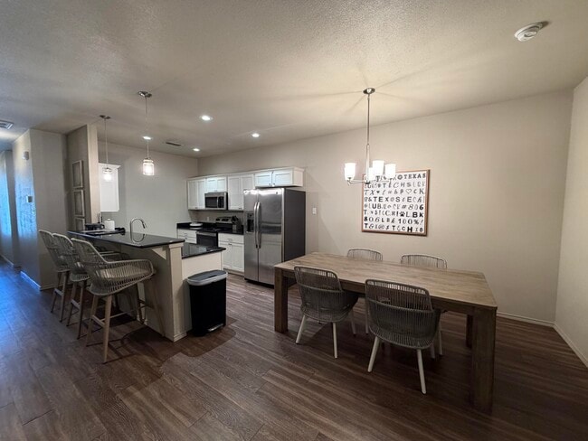 Building Photo - 2111 10th St