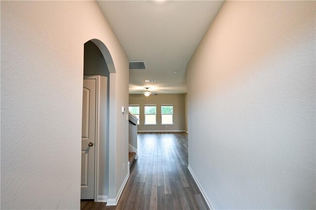 Building Photo - 524 Republic Dr