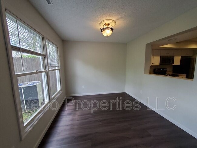 Building Photo - 66 Plaza Ave