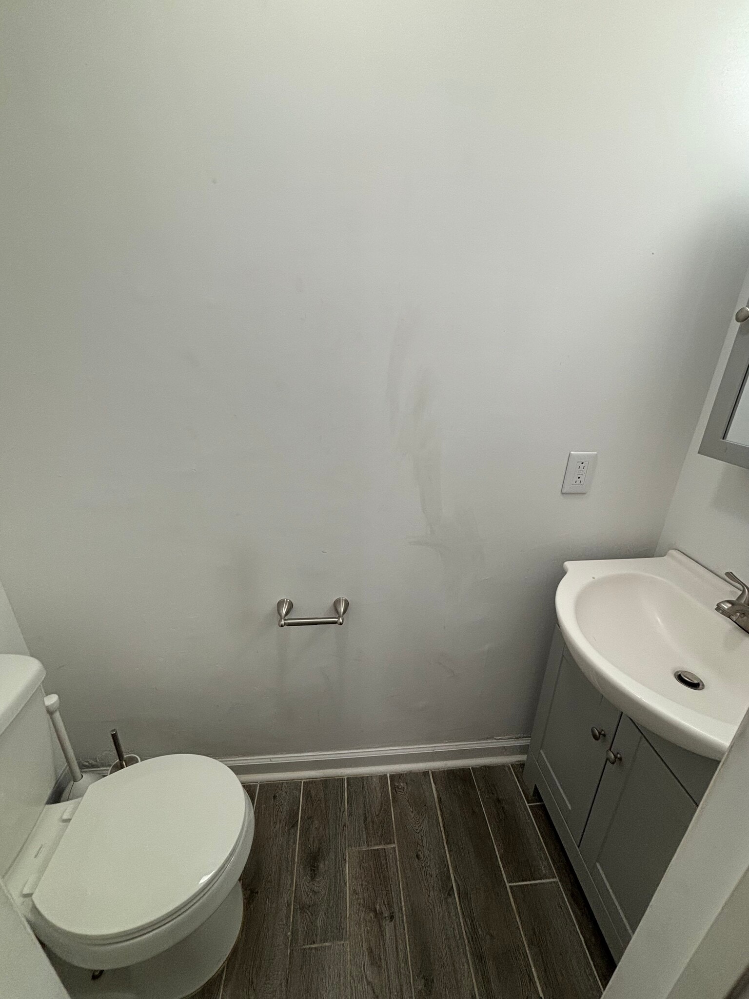 Building Photo - 627 Rowan Dr