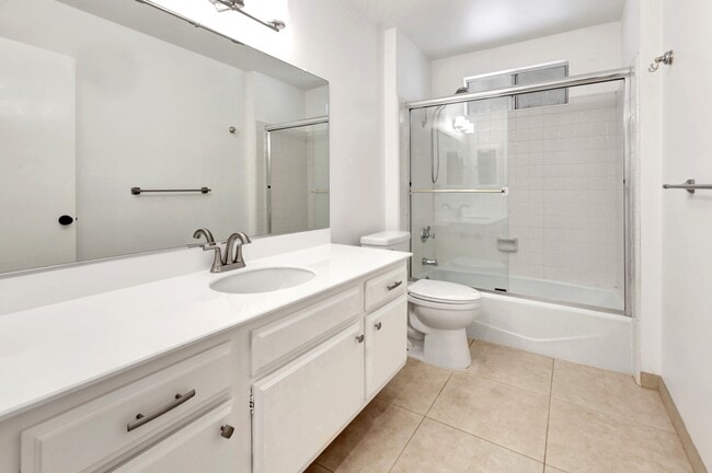 Building Photo - 24946 Ravenswood