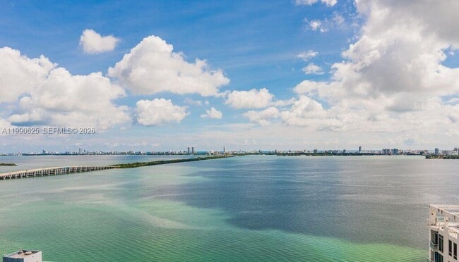 Building Photo - 460 NE 28th St