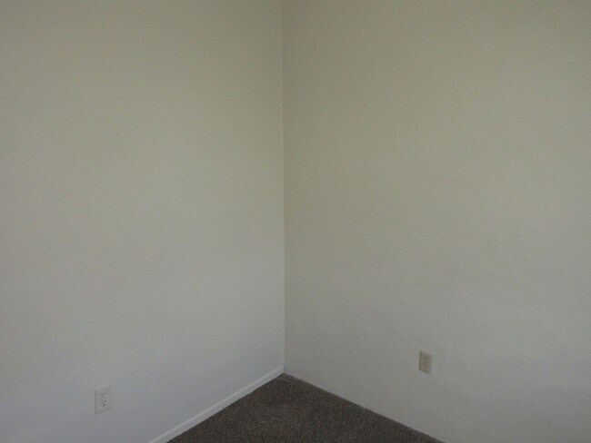 Building Photo - 1803 S Gillette Ave