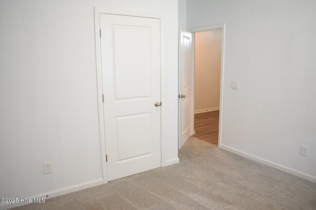 Building Photo - 832 Delta Ct