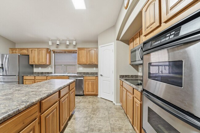 Building Photo - Maricopa Gem! 2,130 SF, Large Kitchen, AZ Room + Golf Course Living