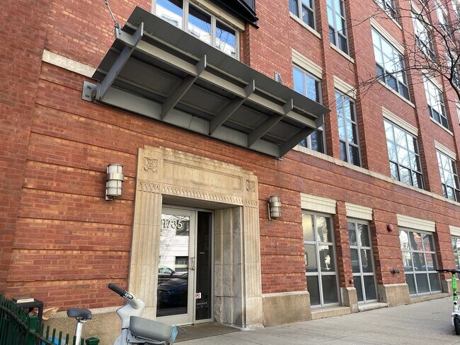 Primary Photo - 1735 N Paulina St