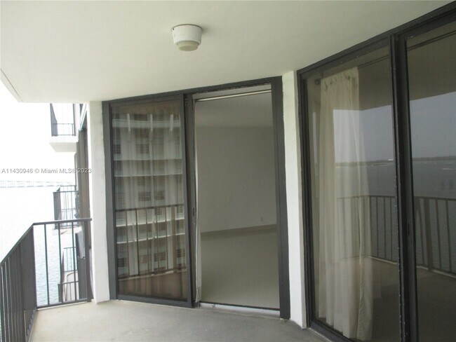 Building Photo - 1865 Brickell Ave