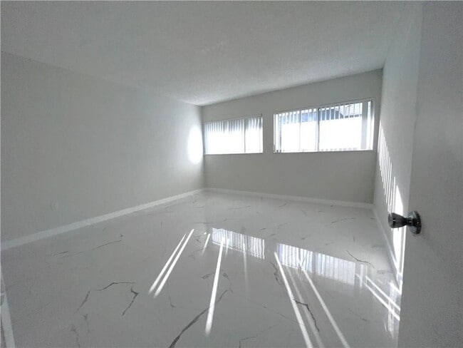 Building Photo - 701 N Pine Island Rd