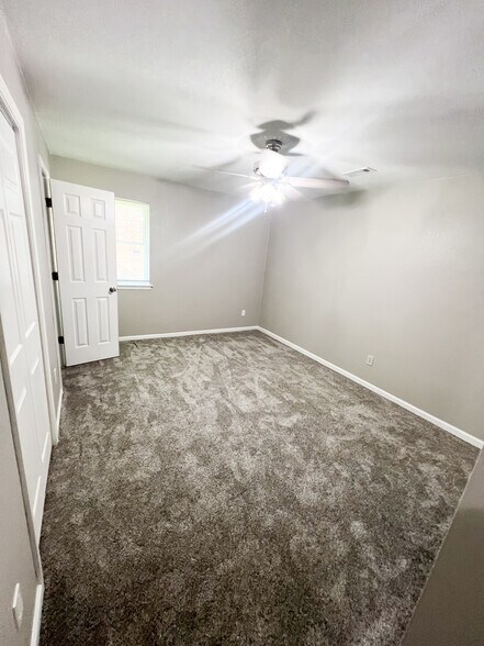 Building Photo - 6021 Camellia Dr
