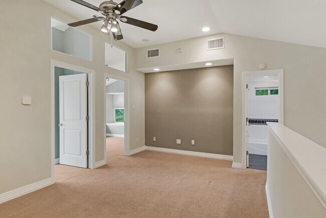 Building Photo - 701 Azie Morton Rd