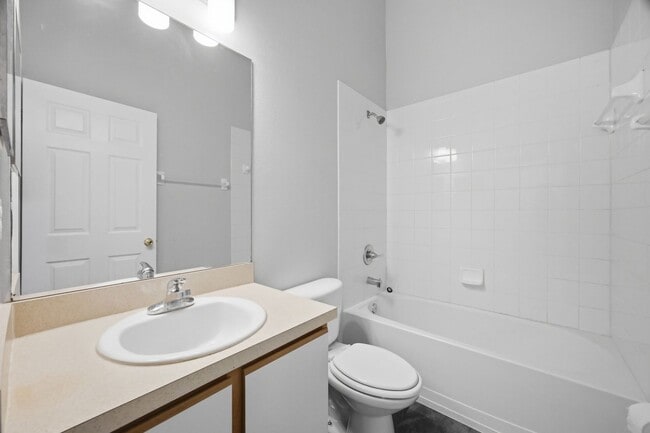 Building Photo - Villages of Bloomingdale