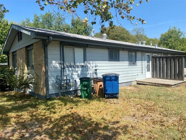 Building Photo - 400 Swanee Dr