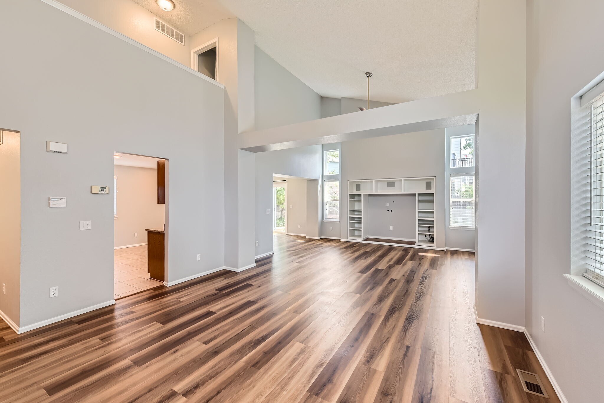 Building Photo - 8750 Redwing Ave
