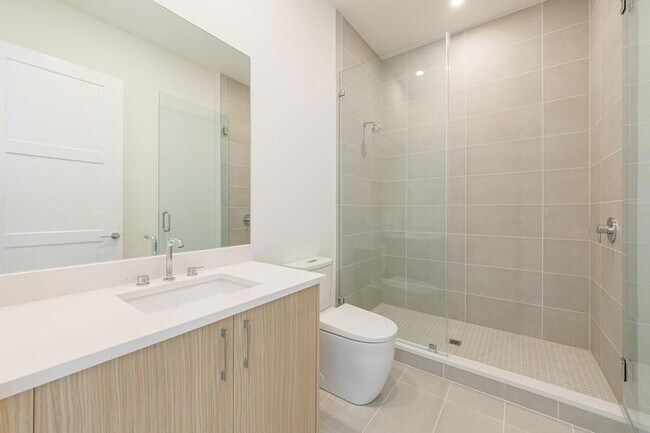 Building Photo - 2425 Peachtree Rd