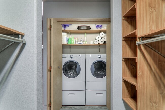 Building Photo - Fully Furnished Penthouse in Citywalk Downtown.  Short term okay