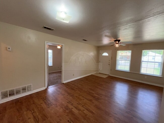 Building Photo - 2-Bedroom Duplex-1606 Duncan Ave