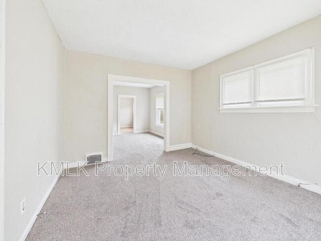 Building Photo - 543 Gage St