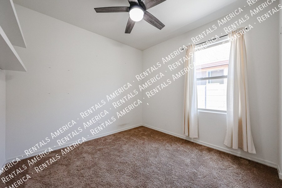 Building Photo - 38086 W Isabella Ln