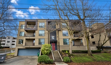 Building Photo - Updated 2Be | 1.5 Ba Condo Near to UW