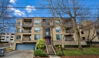 Building Photo - Updated 2Be | 1.5 Ba Condo Near to UW