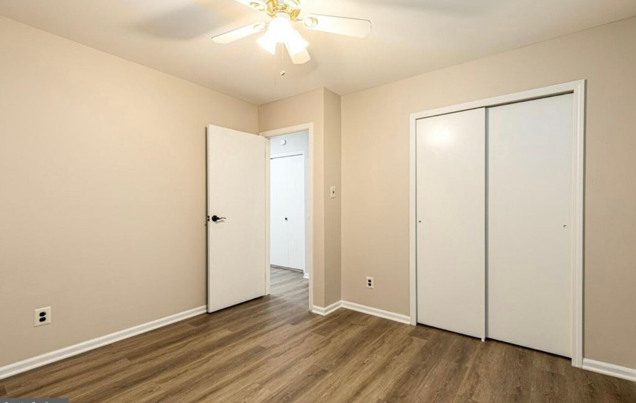 Building Photo - 8 Regent Ct