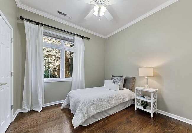 Building Photo - "Spacious 3-Bedroom Condo with Finished Ba...