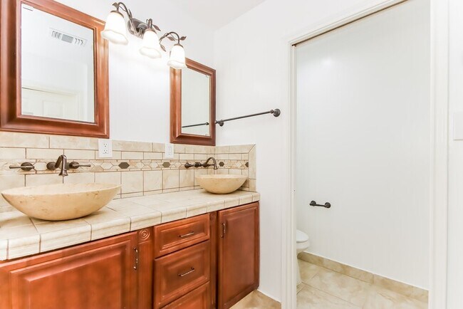 Building Photo - 18718 Timber Trce Dr