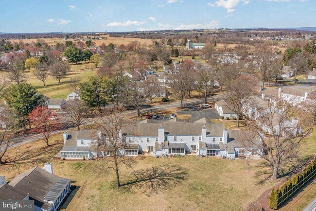 Building Photo - 407 Cambridge Ct