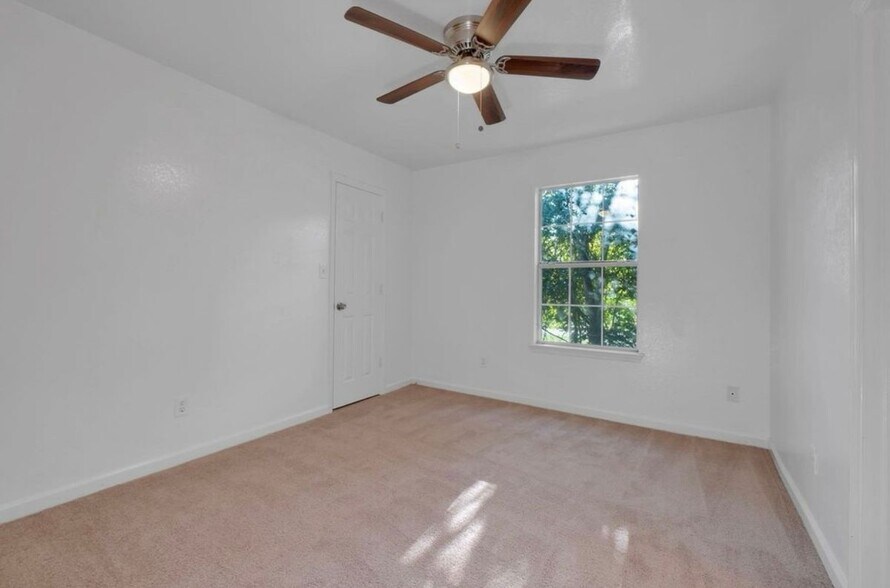 Building Photo - 1264 Ocala Rd