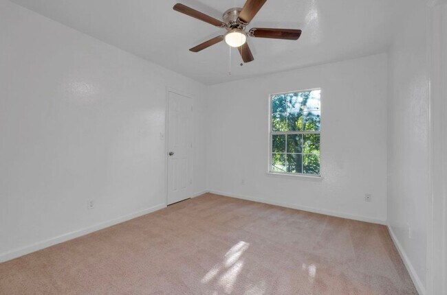 Building Photo - 1264 Ocala Rd