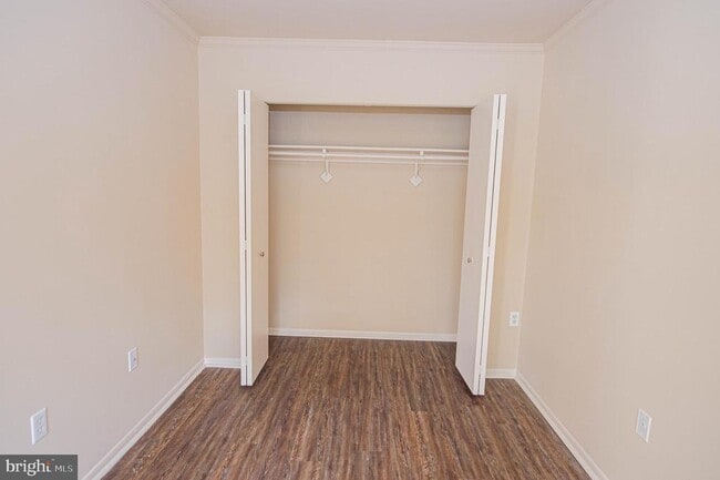 Building Photo - 804 College Ln