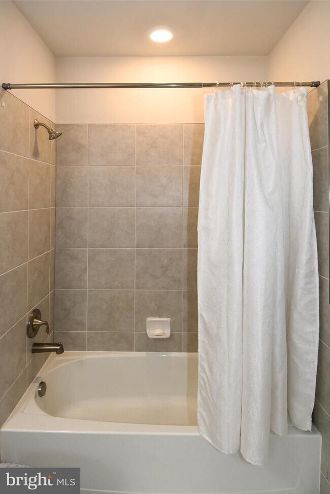 Building Photo - Location!! Like-New!! Convenience!!