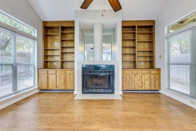 Building Photo - 8318 Greenslope Dr