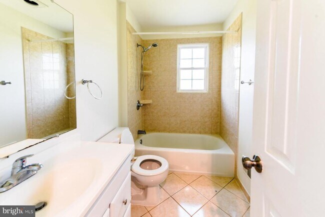 Building Photo - 1345 Carpers Farm Way