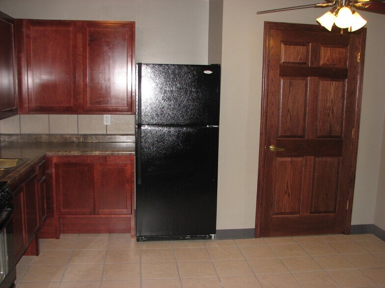 Building Photo - Cypress Pointe Apartments