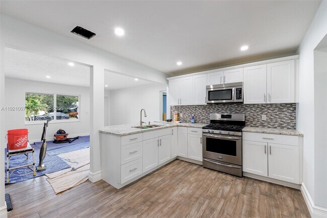 Building Photo - 112 Milton St