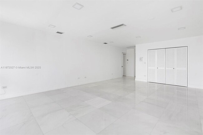 Building Photo - 6795-6793 Brookline Dr