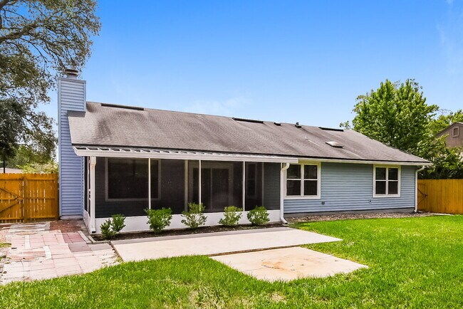 Building Photo - 3303 Hampstead Dr