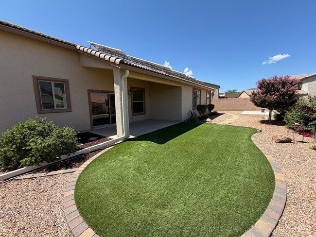 Building Photo - Large Family Home with SOLAR and Landscaping Maintenance Included!!