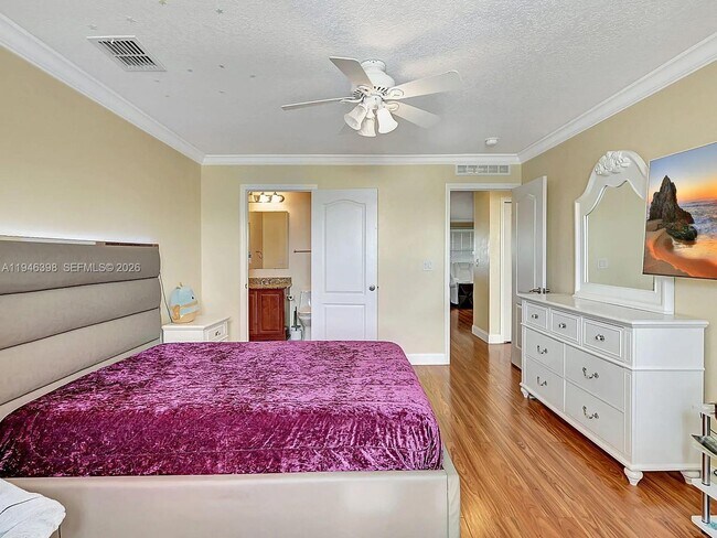 Building Photo - 1018 SW Eckard Ave