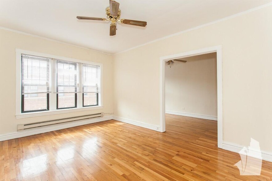 Primary Photo - 626 W Cornelia Ave